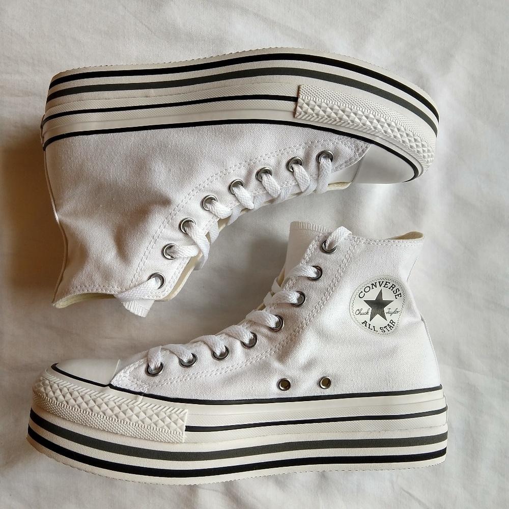NWOT Converse Hightop Platform Chucks